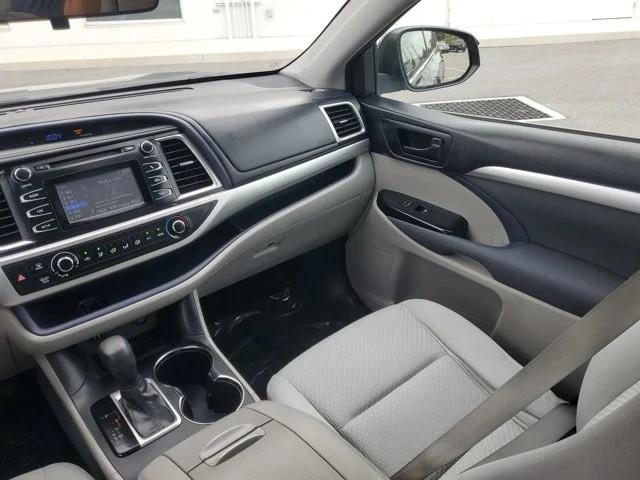 Toyota Highlander FWD 4dr I4 LE (Natl) 2014