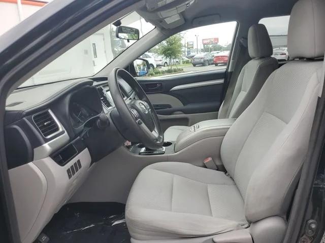 Toyota Highlander FWD 4dr I4 LE (Natl) 2014