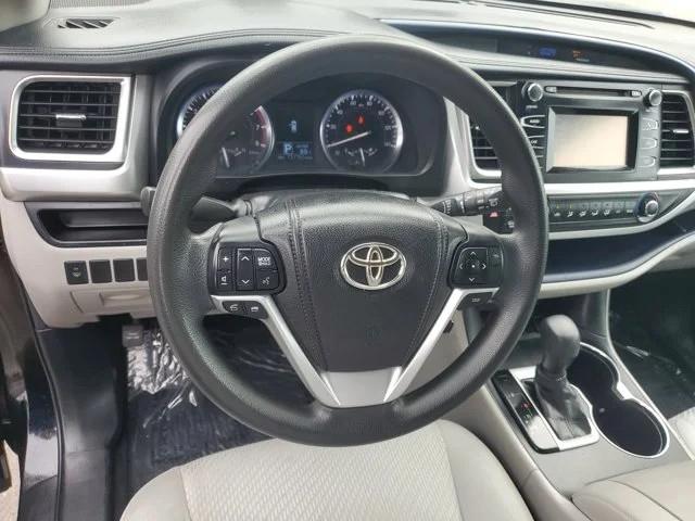 Toyota Highlander FWD 4dr I4 LE (Natl) 2014