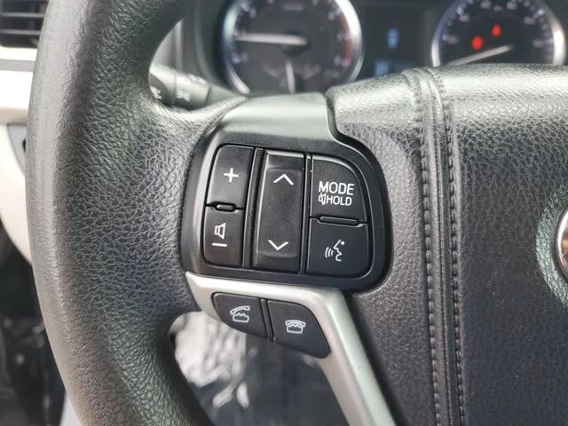 Toyota Highlander FWD 4dr I4 LE (Natl) 2014