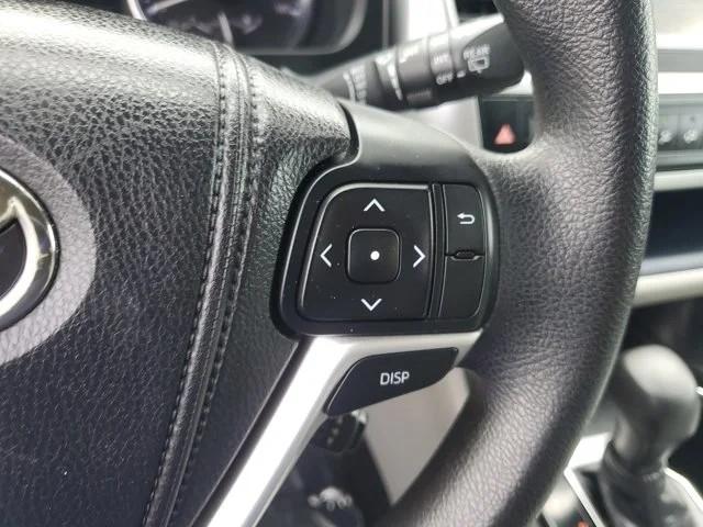 Toyota Highlander FWD 4dr I4 LE (Natl) 2014