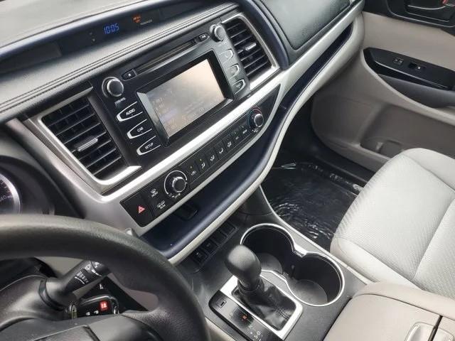 Toyota Highlander FWD 4dr I4 LE (Natl) 2014