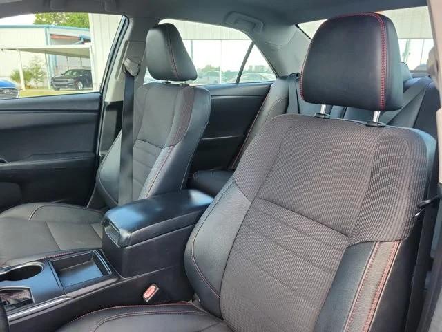 Toyota Camry 4dr Sdn I4 Auto SE w/Special Edition Pkg (Natl) 2016