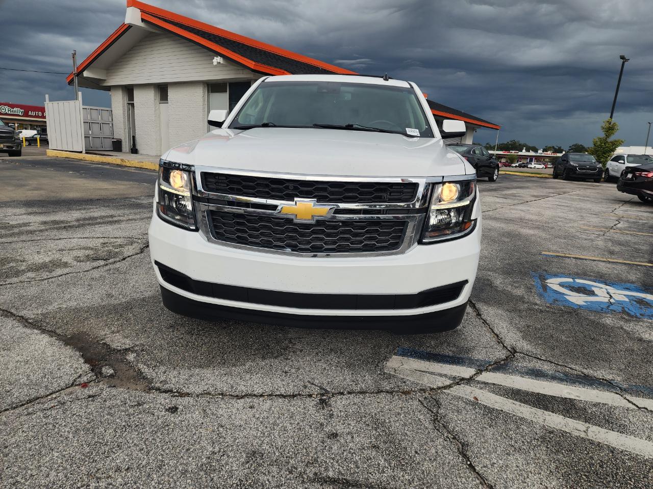 Chevrolet Suburban 2WD 4dr LT 2015