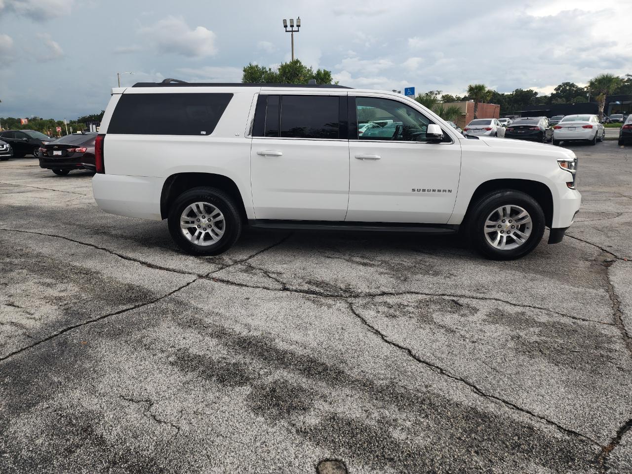 Chevrolet Suburban 2WD 4dr LT 2015