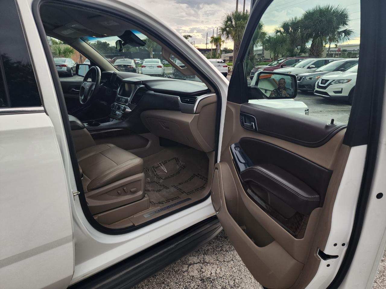 Chevrolet Suburban 2WD 4dr LT 2015