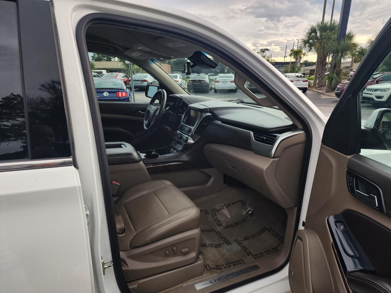Chevrolet Suburban 2WD 4dr LT 2015