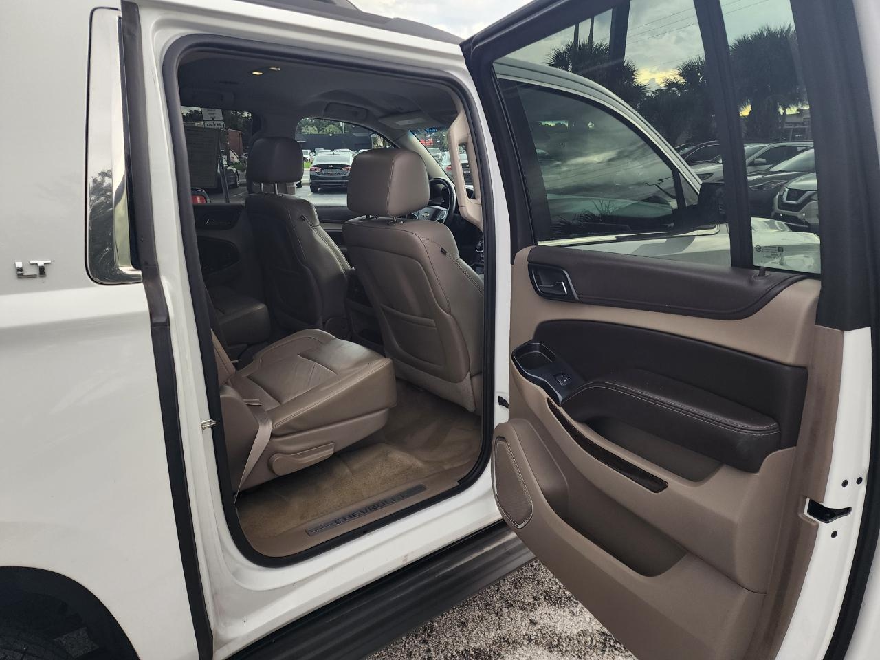 Chevrolet Suburban 2WD 4dr LT 2015