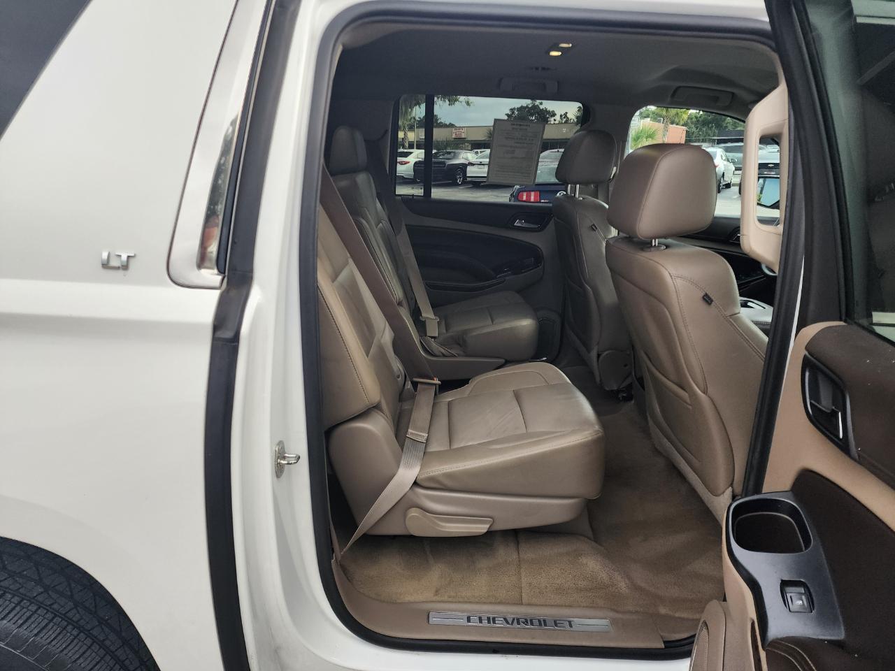 Chevrolet Suburban 2WD 4dr LT 2015