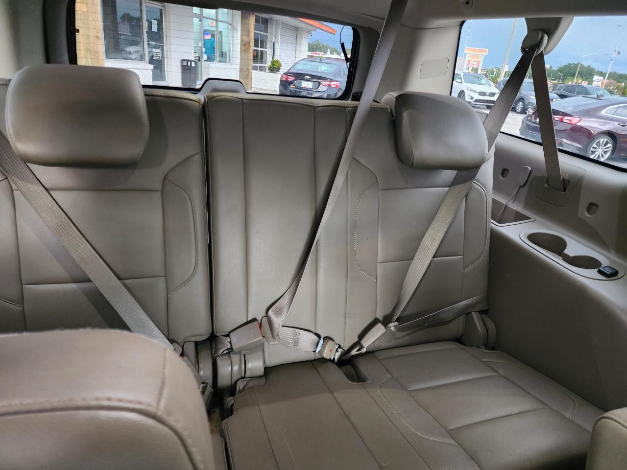 Chevrolet Suburban 2WD 4dr LT 2015
