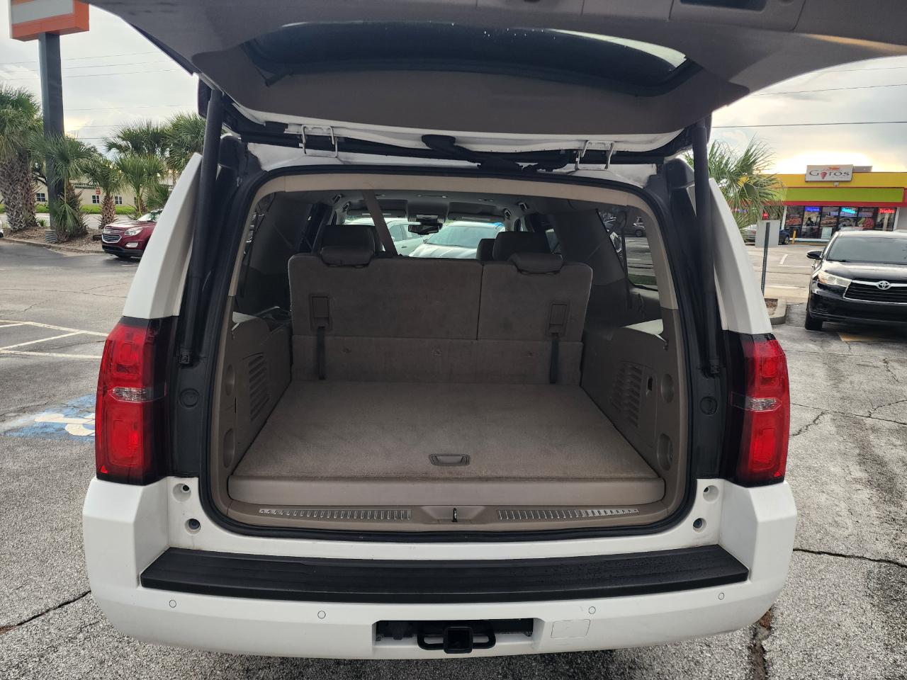 Chevrolet Suburban 2WD 4dr LT 2015