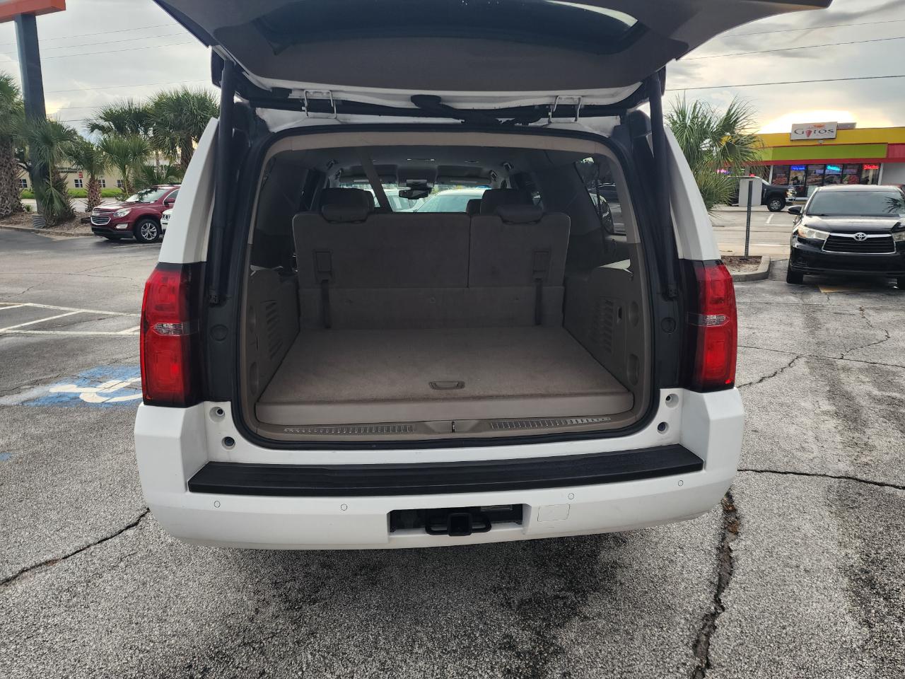Chevrolet Suburban 2WD 4dr LT 2015