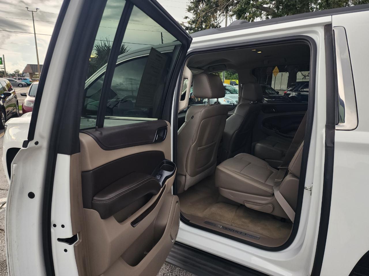 Chevrolet Suburban 2WD 4dr LT 2015