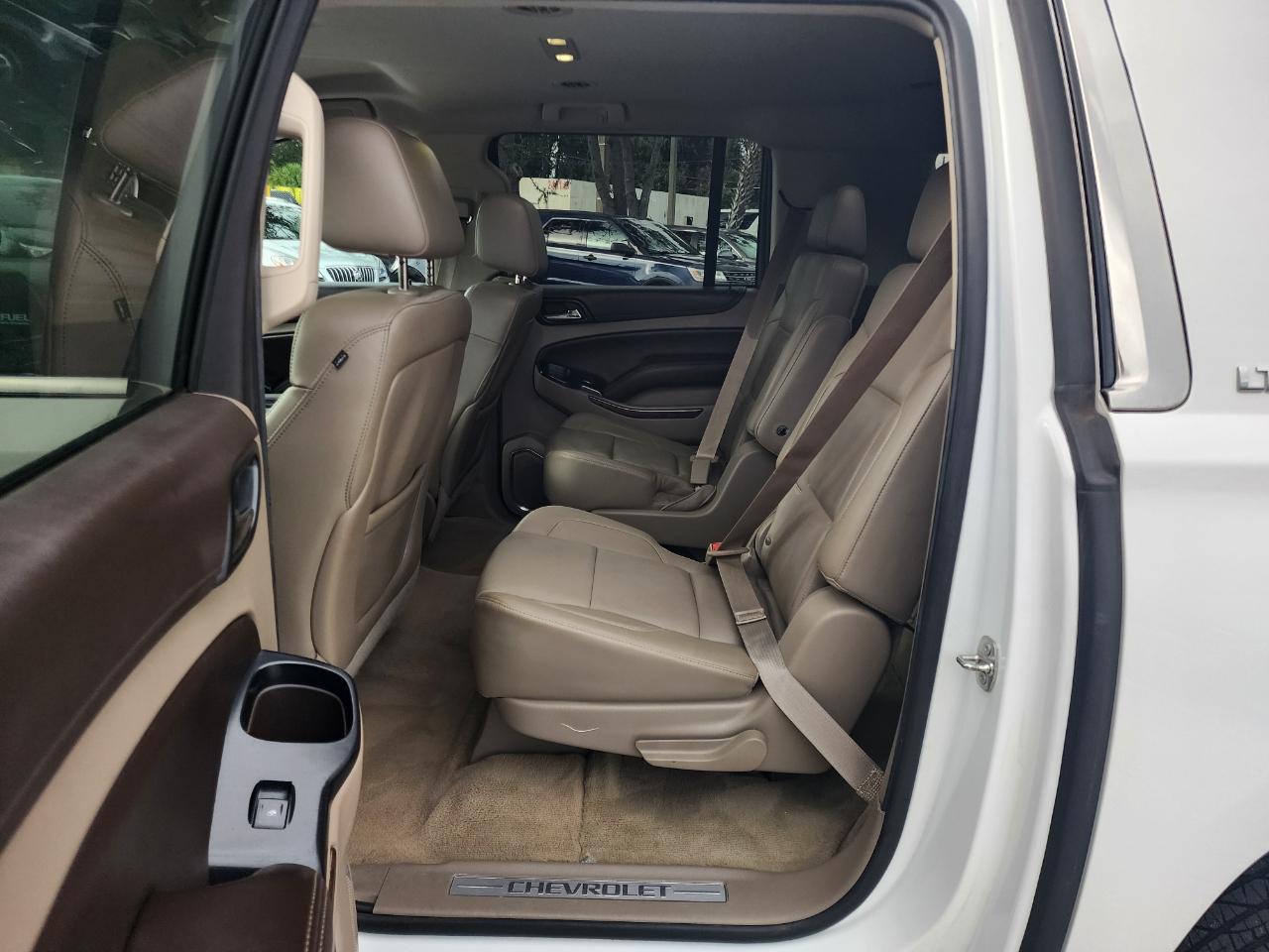 Chevrolet Suburban 2WD 4dr LT 2015