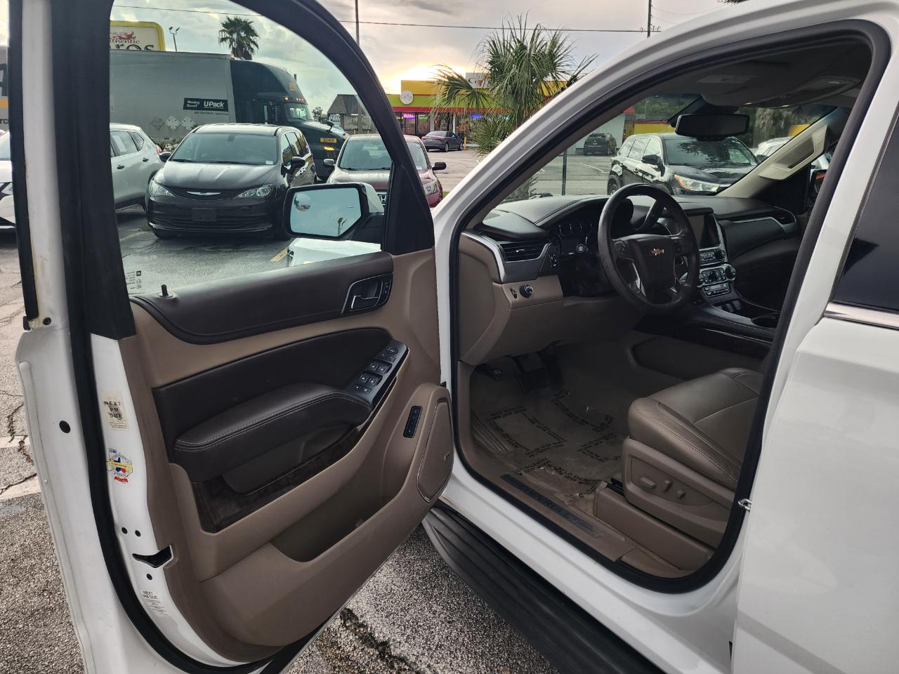 Chevrolet Suburban 2WD 4dr LT 2015