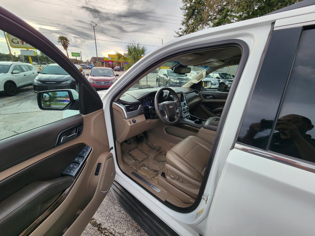 Chevrolet Suburban 2WD 4dr LT 2015