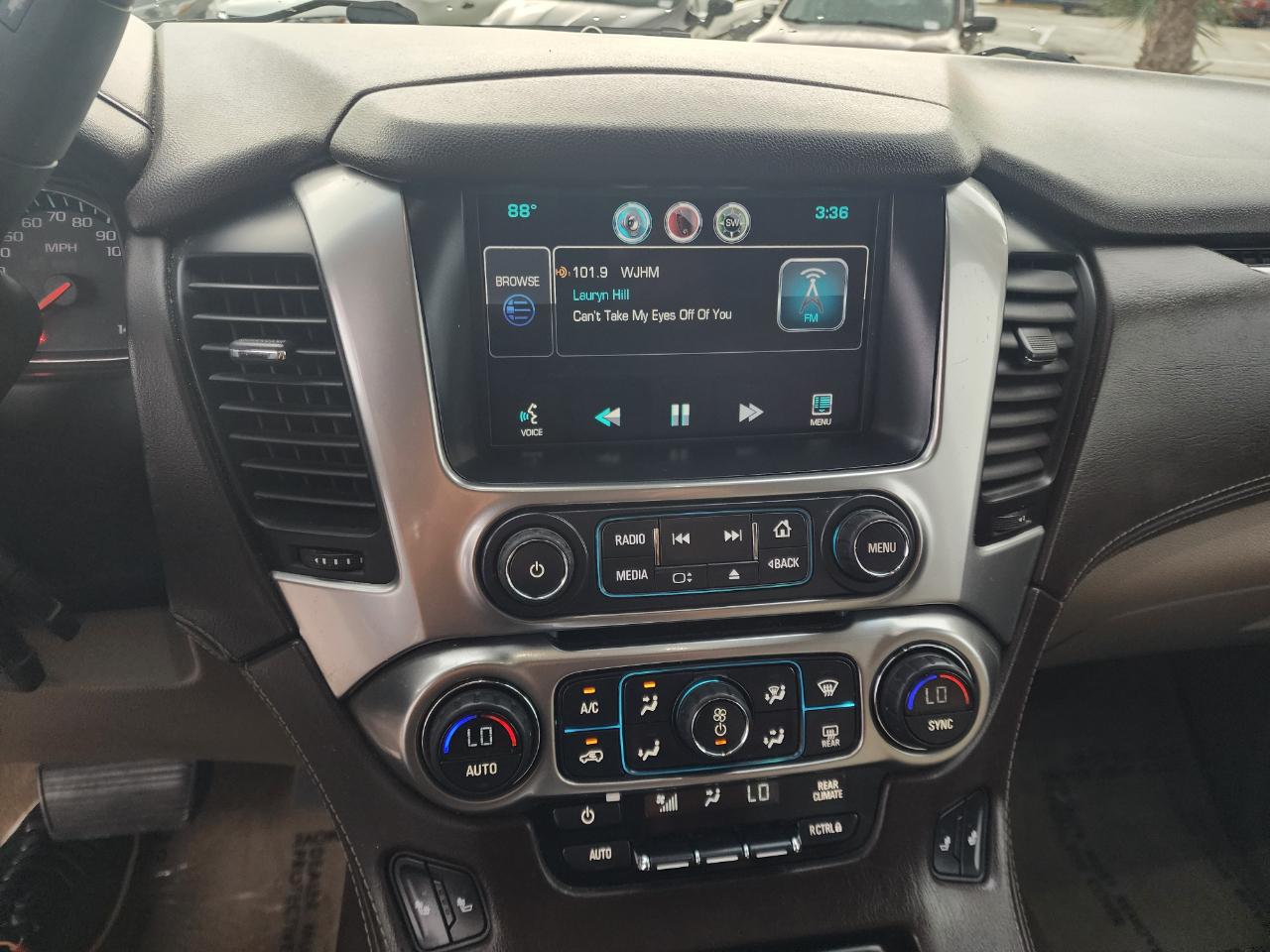 Chevrolet Suburban 2WD 4dr LT 2015