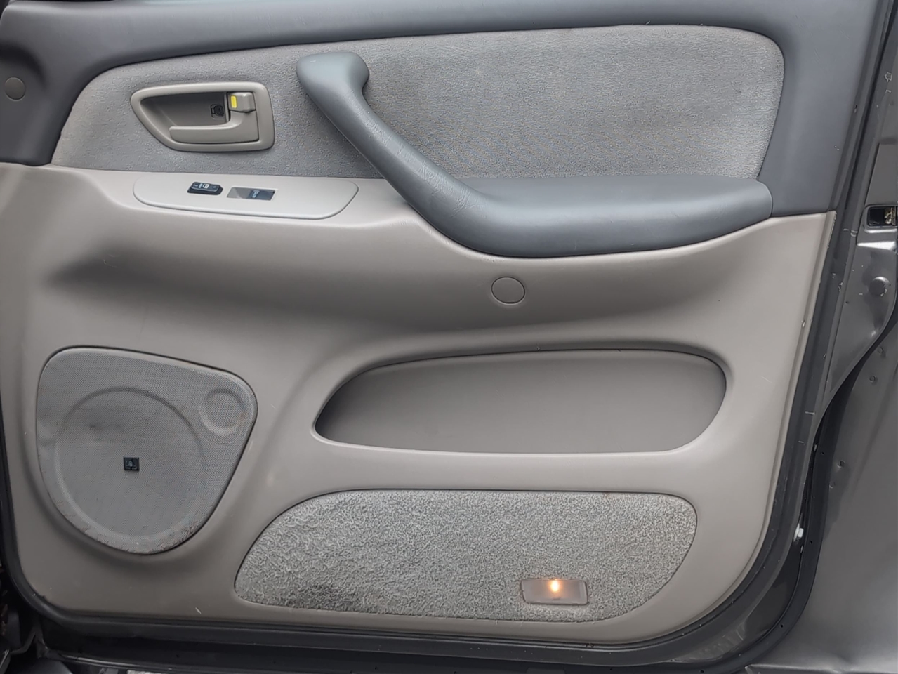 2006 Toyota Sequoia SR5 photo 6