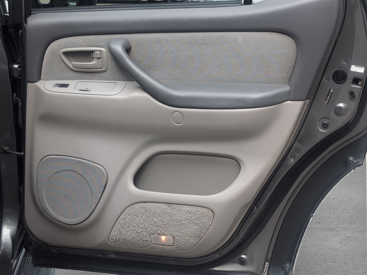 2006 Toyota Sequoia SR5 photo 21