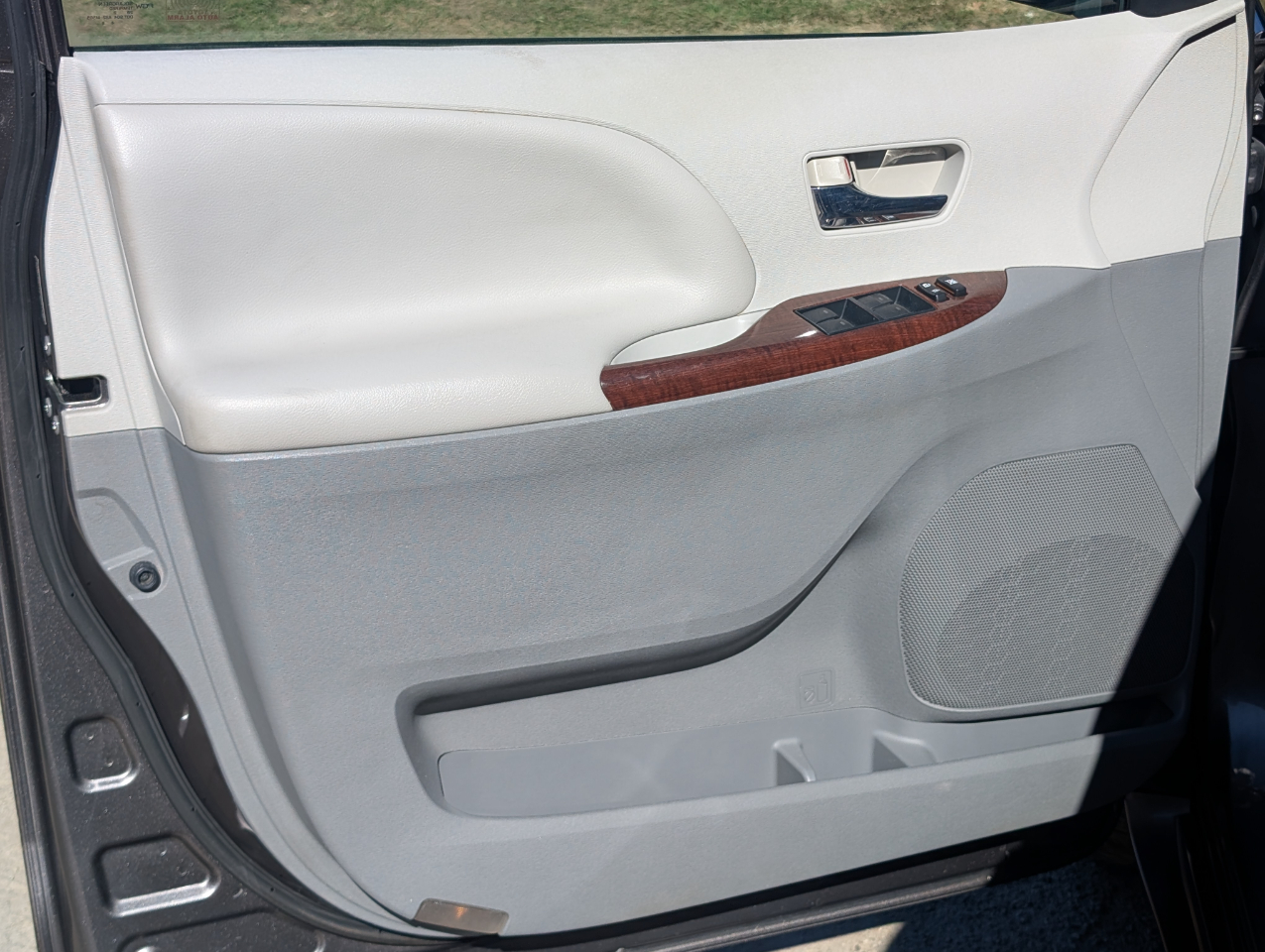 Toyota Sienna  2013 Toyota Sienna  2013