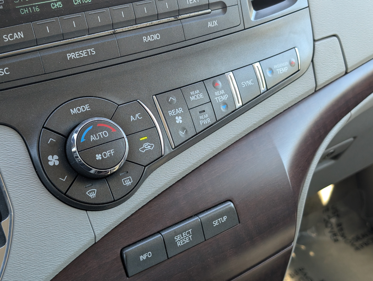 Toyota Sienna  2013 Toyota Sienna  2013