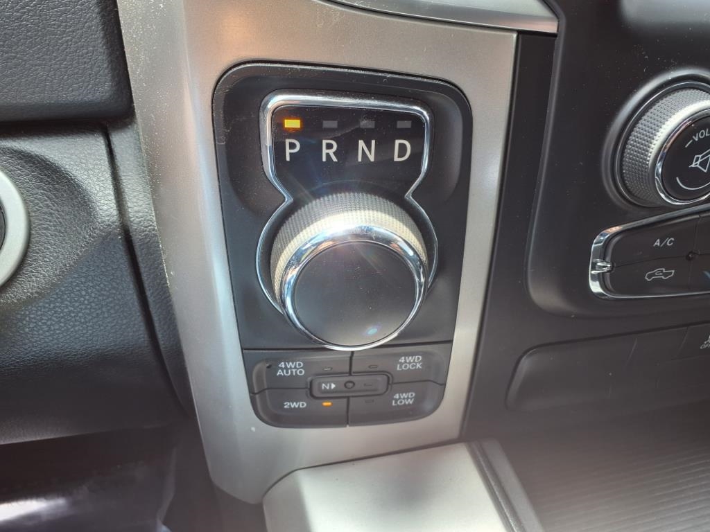 RAM 1500 SLT Crew Cab SWB 4WD 2017