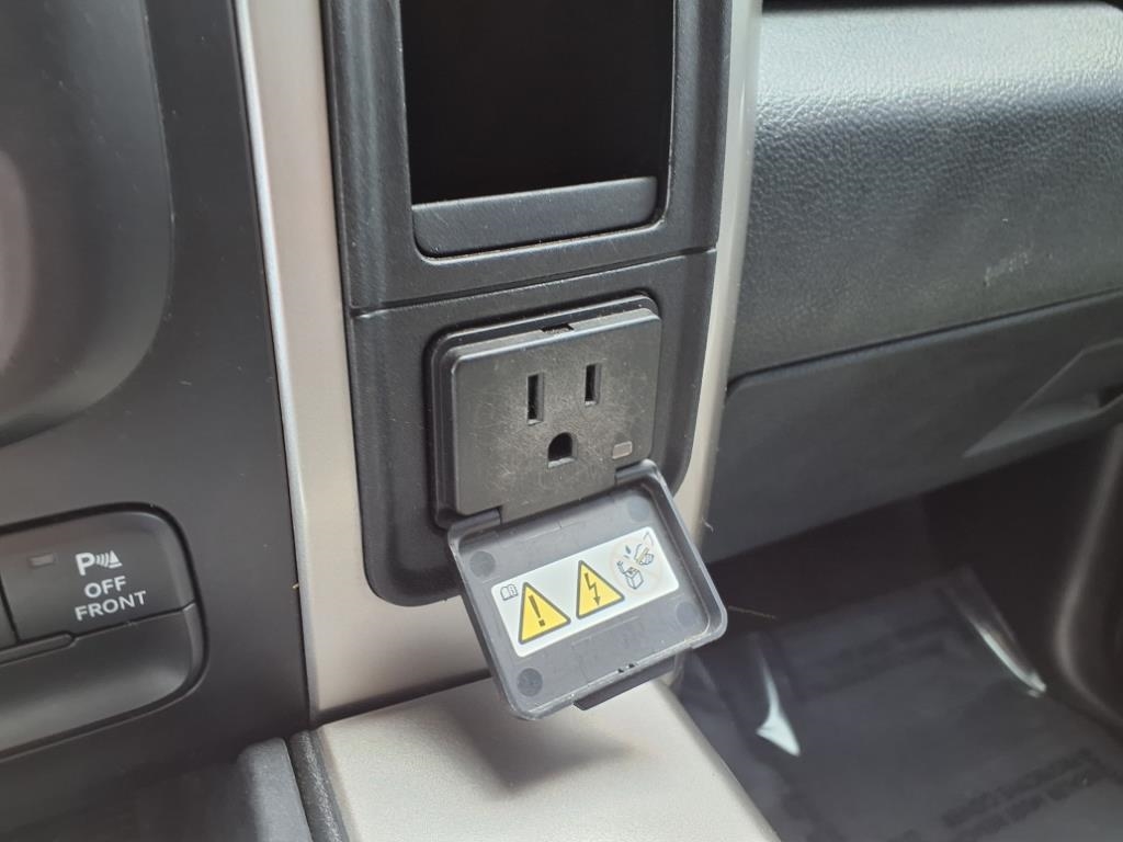 RAM 1500 SLT Crew Cab SWB 4WD 2017