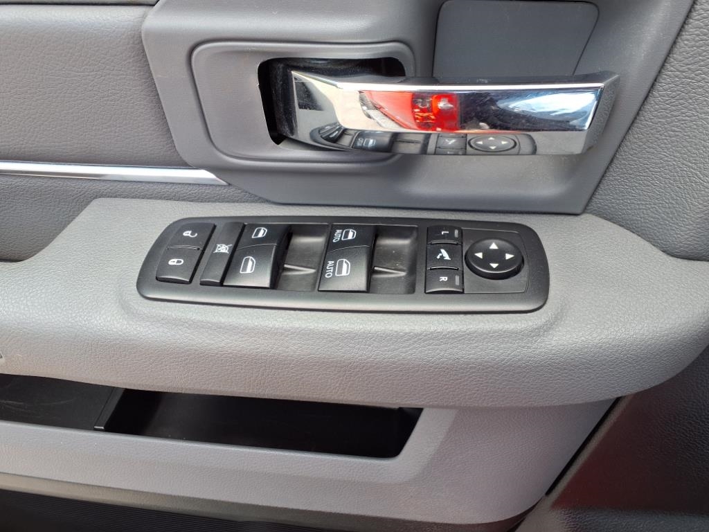 RAM 1500 SLT Crew Cab SWB 4WD 2017