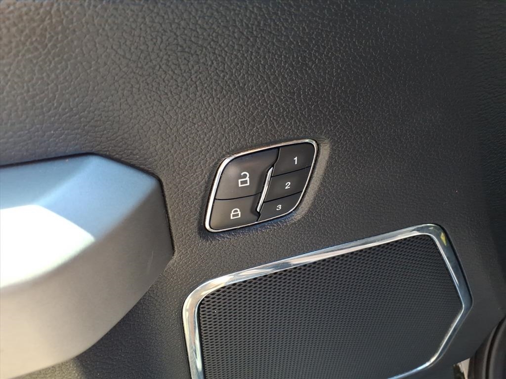 Ford F-150 Lariat SuperCrew 6.5-ft. Bed 4WD 2019 Ford F-150 Lariat SuperCrew 6.5-ft. Bed 4WD 2019