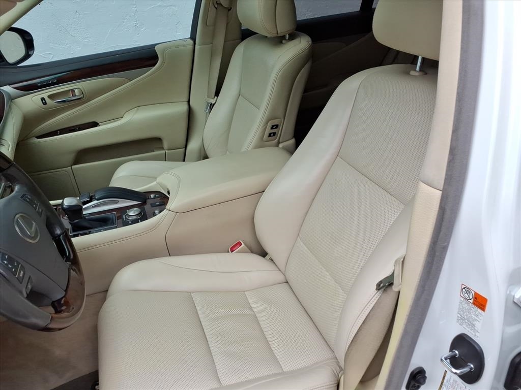 Lexus LS 460 RWD 2017