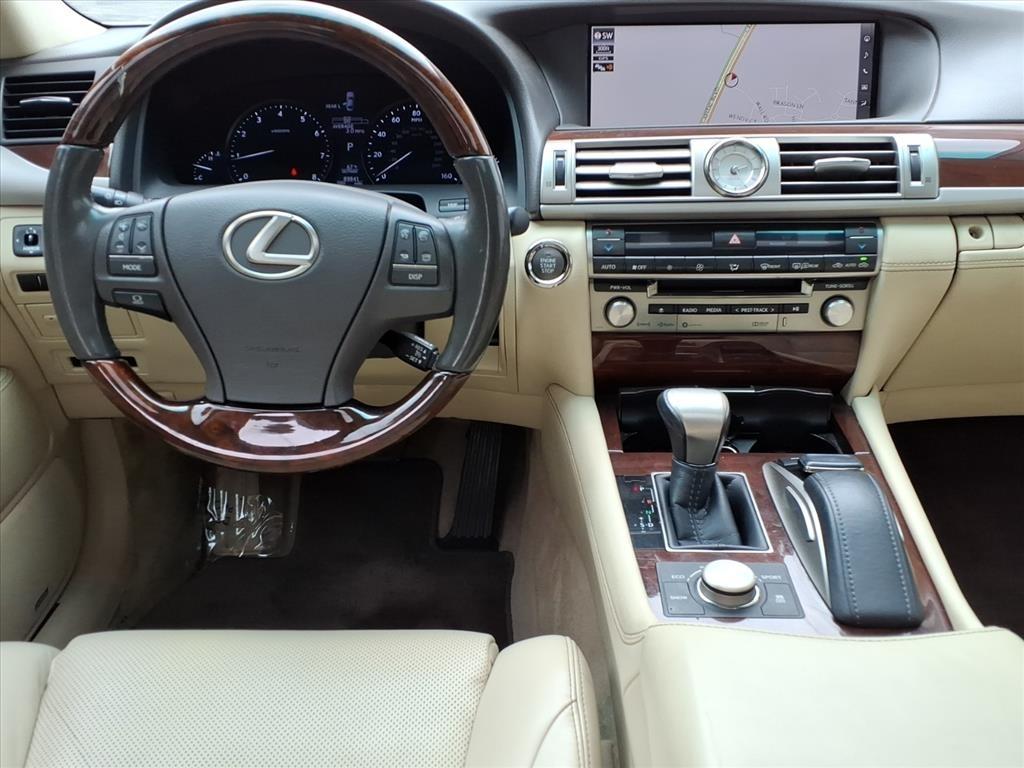 Lexus LS 460  2017