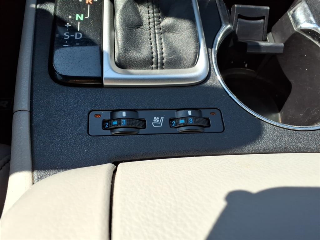 2014 Toyota Highlander Limited photo 25