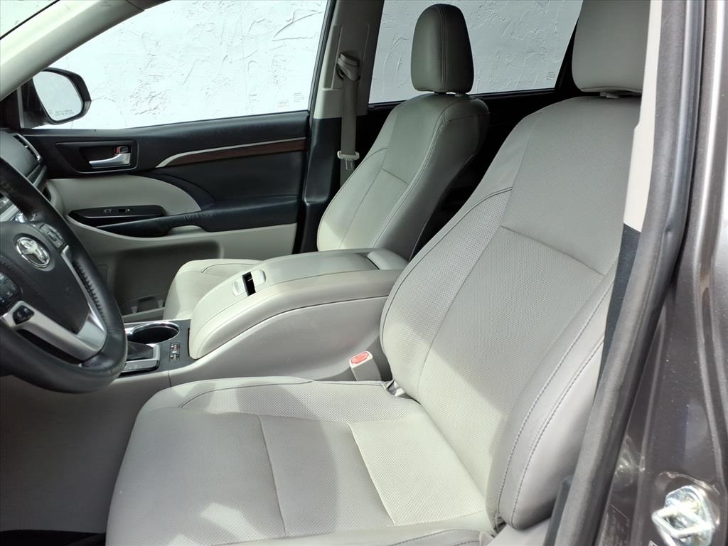 2014 Toyota Highlander Limited photo 19