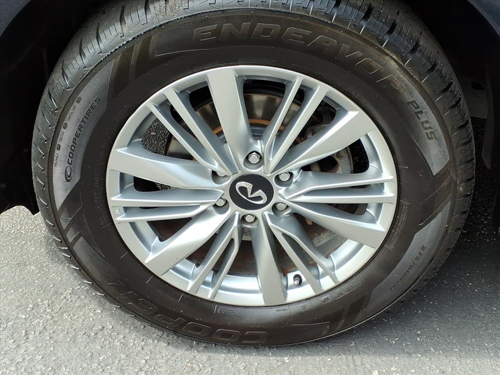 2020 Infiniti QX80 Luxe photo 12