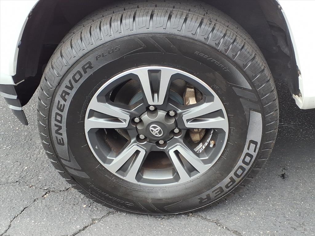 Toyota Tacoma SR5 Double Cab Long Bed V6 6AT 2WD 2017 Toyota Tacoma SR5 Double Cab Long Bed V6 6AT 2WD 2017