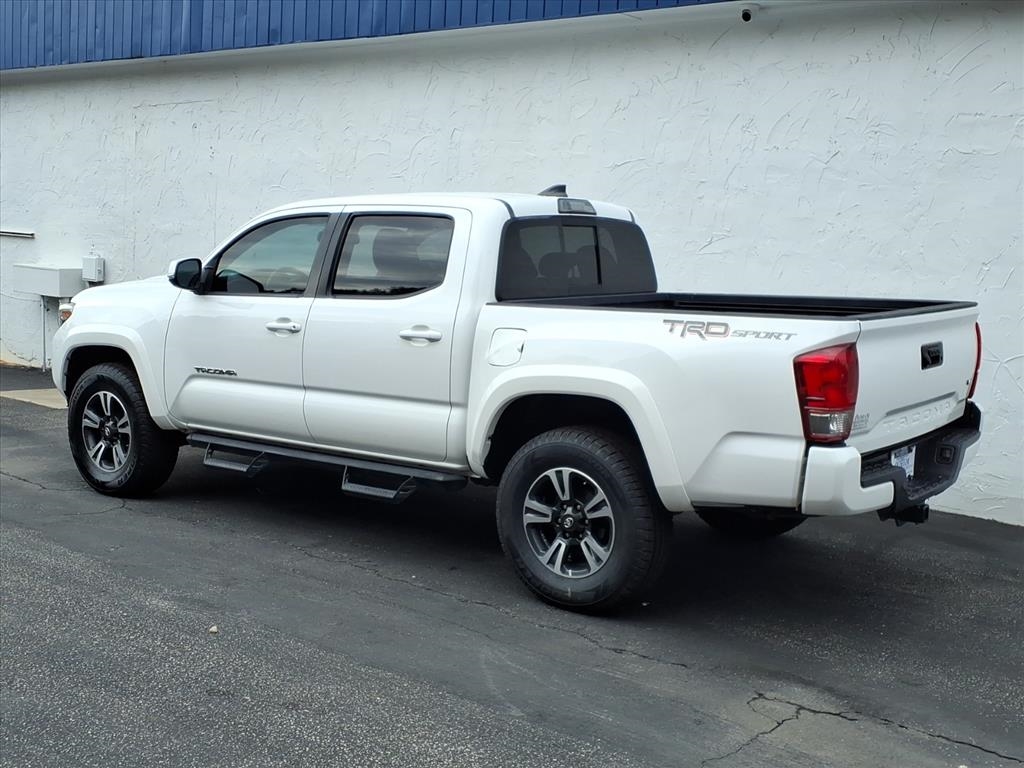 Toyota Tacoma SR5 Double Cab Long Bed V6 6AT 2WD 2017 Toyota Tacoma SR5 Double Cab Long Bed V6 6AT 2WD 2017