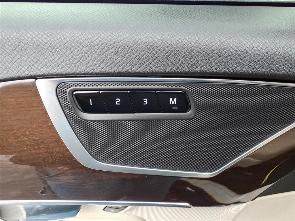 Volvo XC90 T6 Momentum AWD 2019 Volvo XC90 T6 Momentum AWD 2019