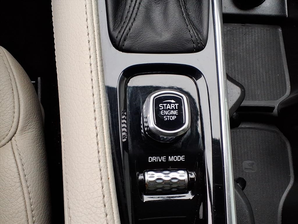 Volvo XC90 T6 Momentum AWD 2019 Volvo XC90 T6 Momentum AWD 2019