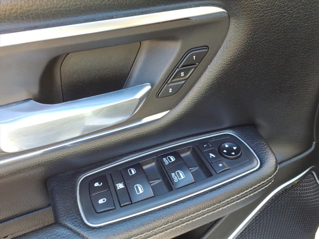 RAM 1500 Laramie Crew Cab SWB 4WD 2020