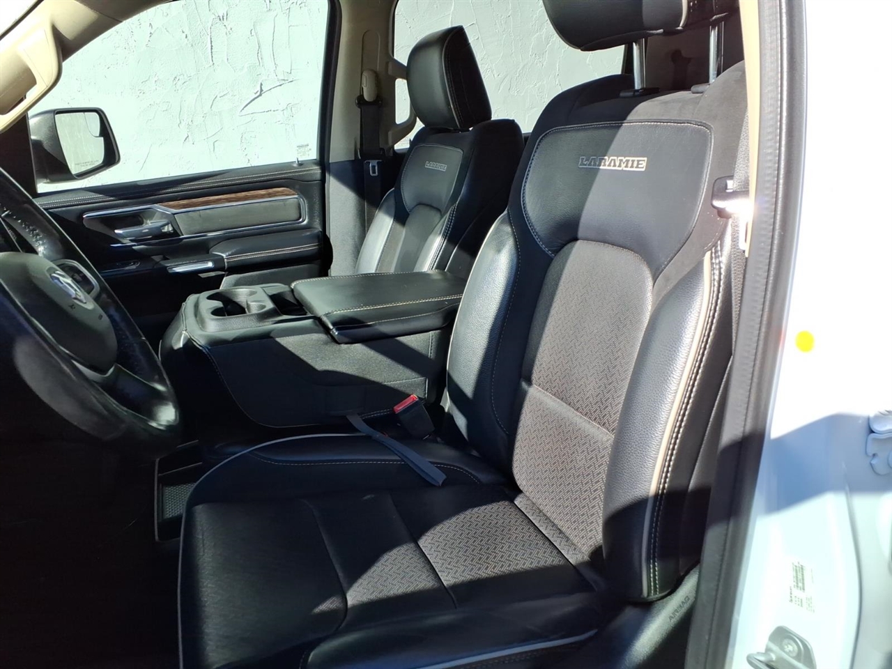 RAM 1500 Laramie Crew Cab SWB 4WD 2020