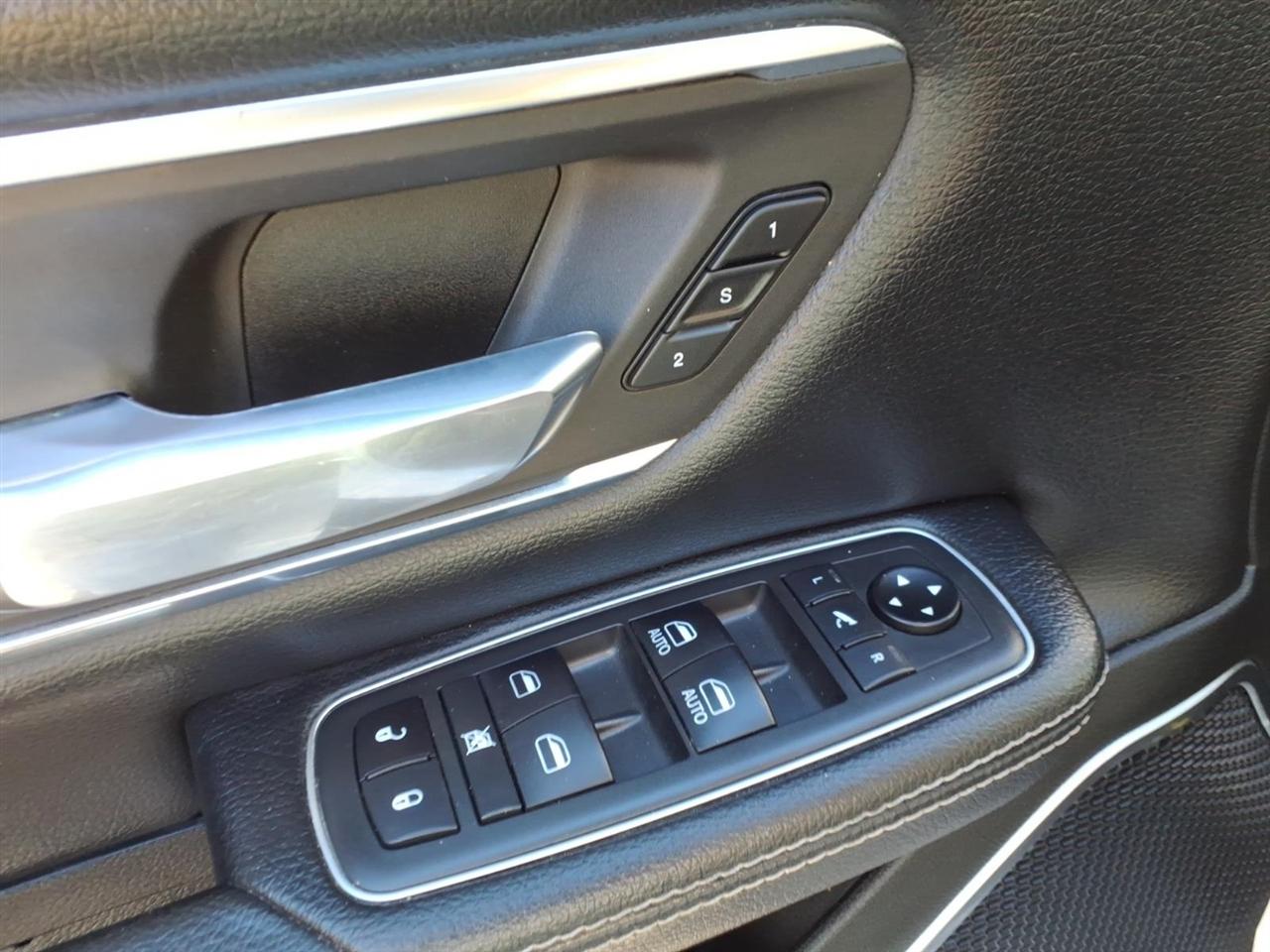 RAM 1500 Laramie Crew Cab SWB 4WD 2020