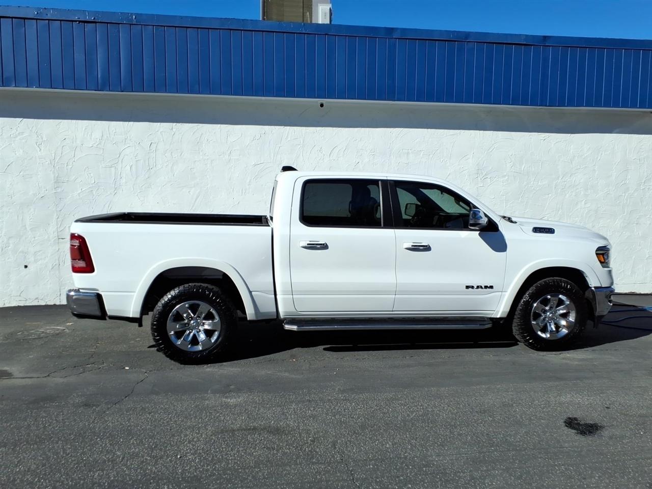 RAM 1500 Laramie 4x4 Crew Cab 5'7" Box 2020