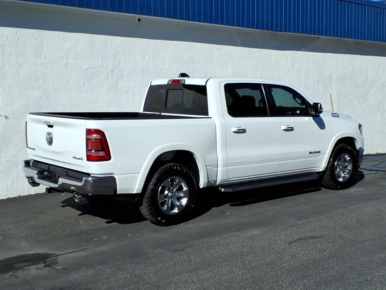 RAM 1500 Laramie 4x4 Crew Cab 5'7" Box 2020