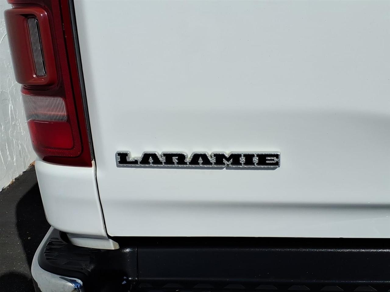 RAM 1500 Laramie 4x4 Crew Cab 5'7" Box 2020