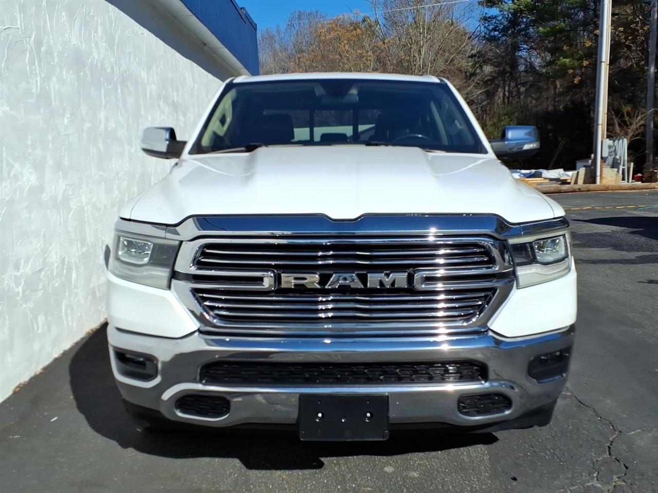 RAM 1500 Laramie 4x4 Crew Cab 5'7" Box 2020