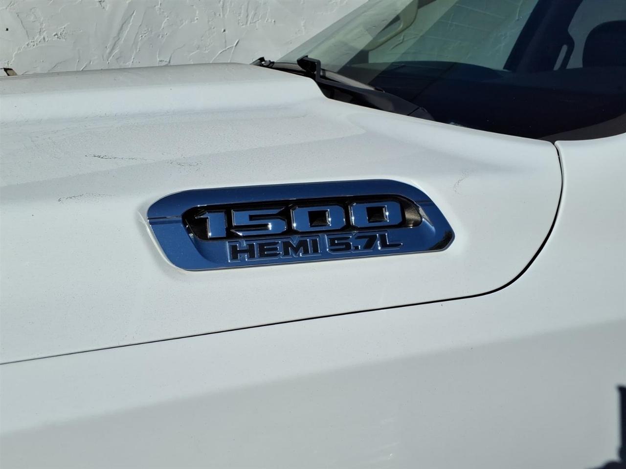 RAM 1500 Laramie 4x4 Crew Cab 5'7" Box 2020