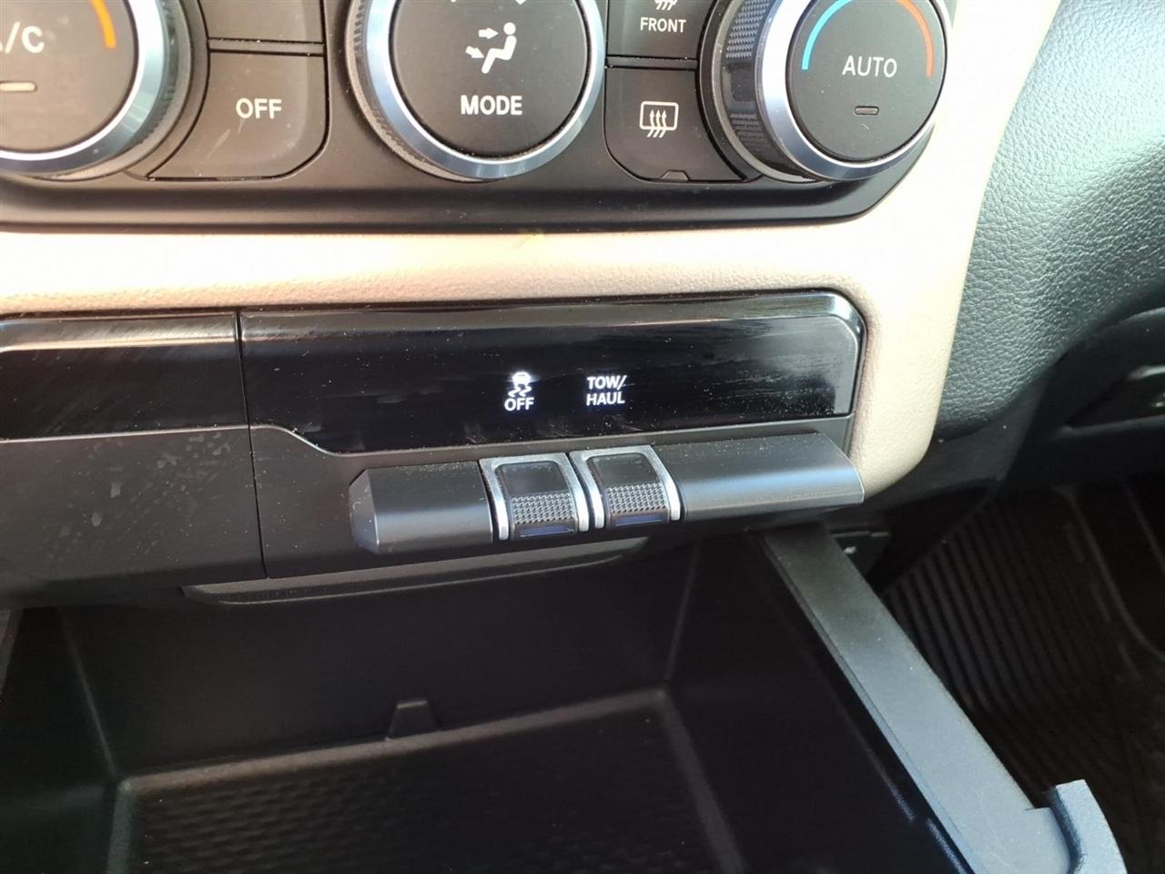 RAM 1500 Laramie 4x4 Crew Cab 5'7" Box 2020