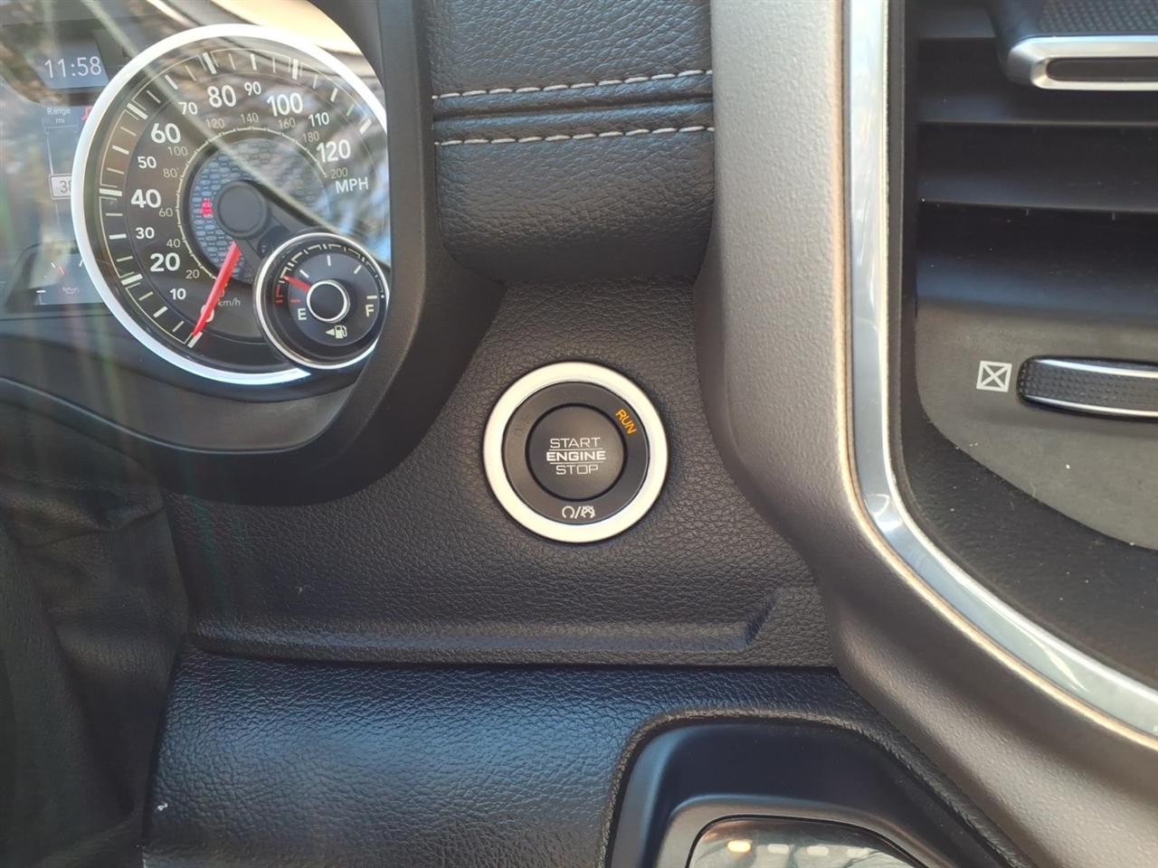 RAM 1500 Laramie 4x4 Crew Cab 5'7" Box 2020