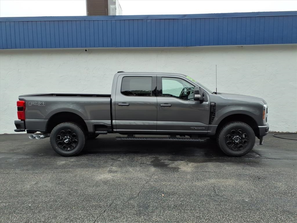 Ford F-250 SD Lariat Crew Cab 4WD 2023