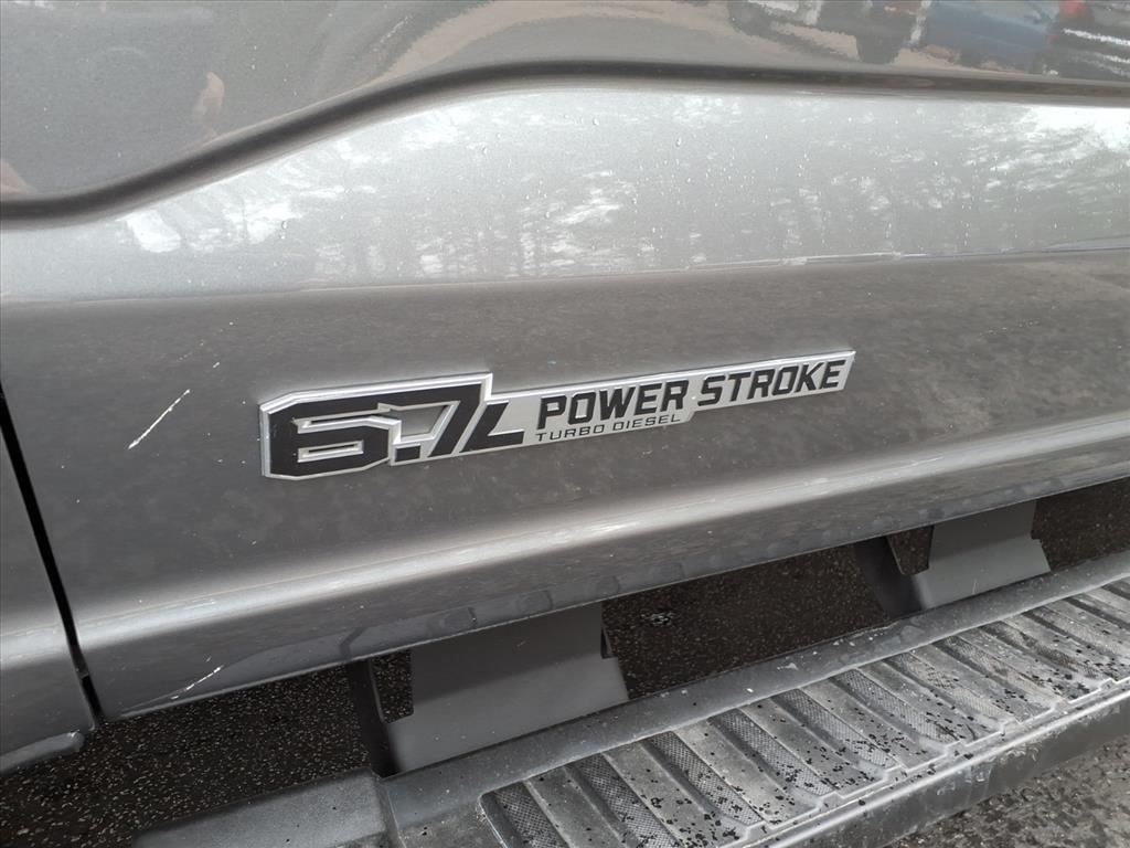 Ford F-250 SD Lariat Crew Cab 4WD 2023